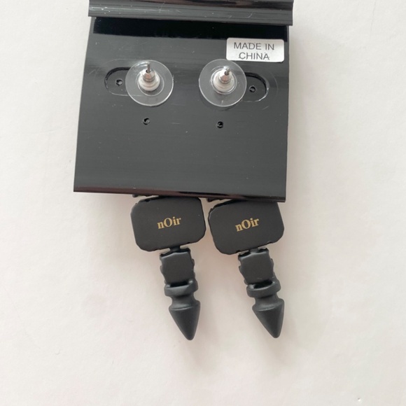 Noir nightfall drop earrings - Picture 3 of 4